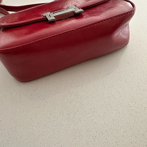 BOUTIQUE RED PURSE - Picture 7 of 10